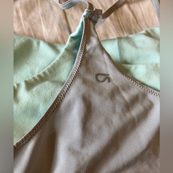 Gap Fit Athletic Tank Top - Picture 2 of 3